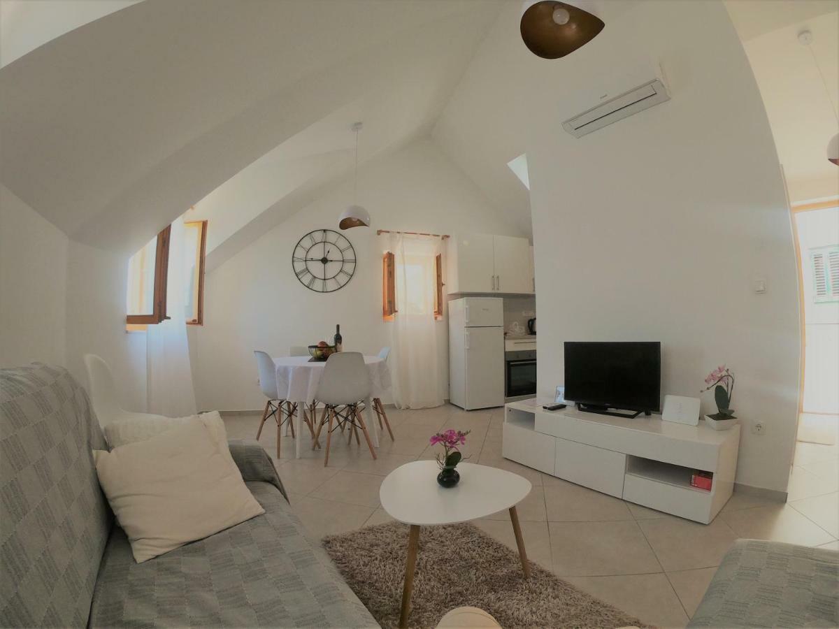 Apartment Vesna Primosten Exterior photo