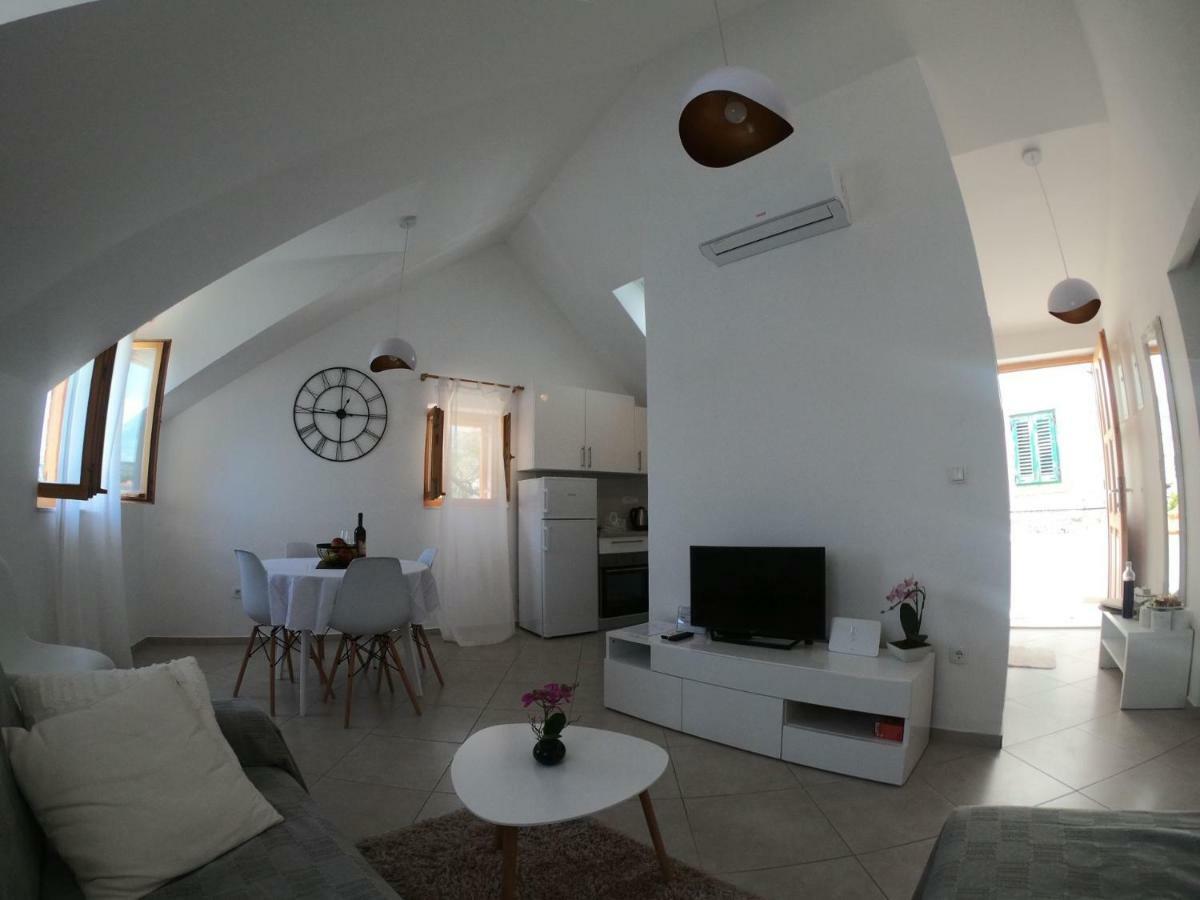Apartment Vesna Primosten Exterior photo