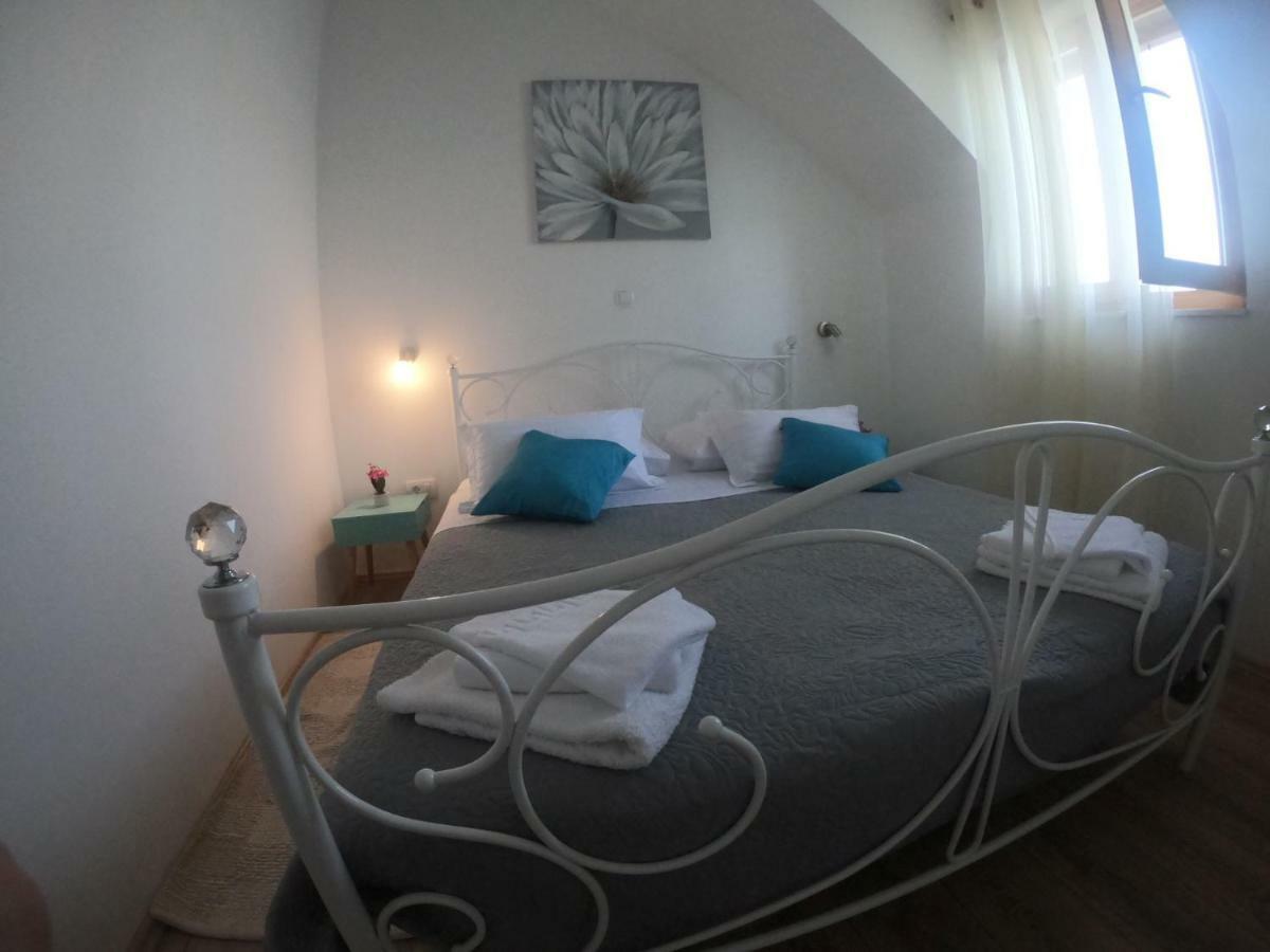Apartment Vesna Primosten Exterior photo